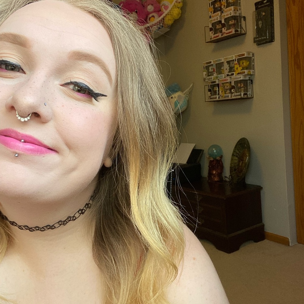 Meet your Posher, Elise